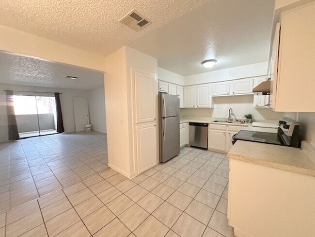 Building Photo - Beautiful South Shores Gated Community. 1st Floor unit. 2 beds. 2 baths.