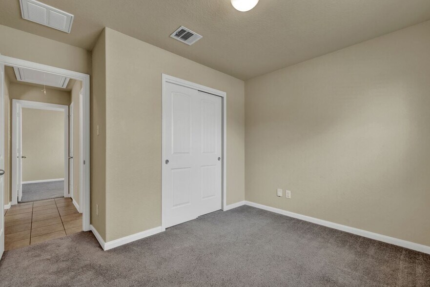 Building Photo - 1048 Lilac Wind
