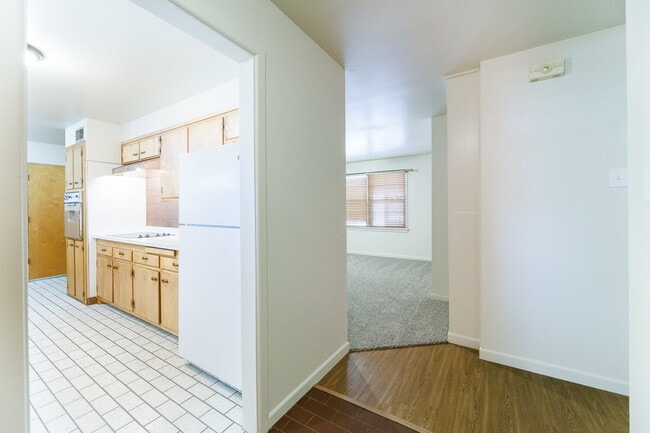 Building Photo - Remodeled throughout, 3/2/1