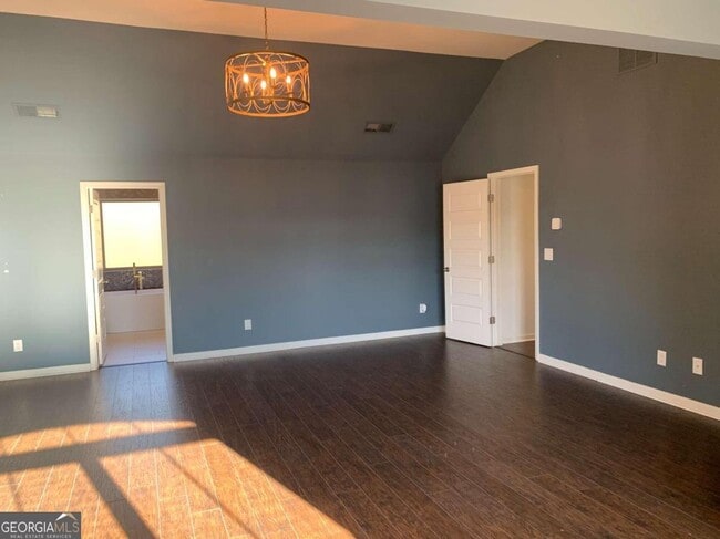 Building Photo - 1370 Long Acre Dr