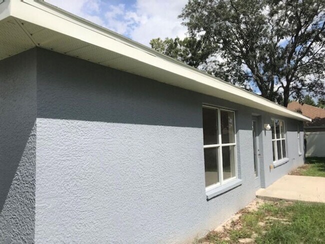 Building Photo - 3-2-2 With Great Room