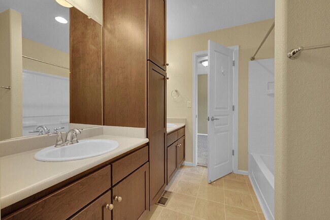 Building Photo - $2,595.00 - 3 Bed, 2.5 Bath Single Family ...
