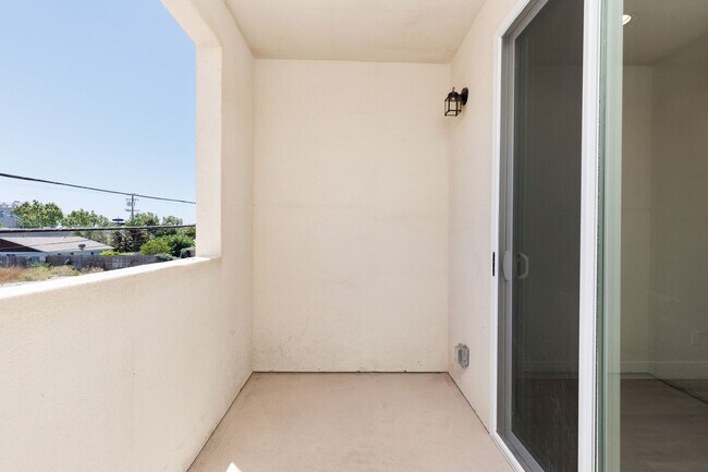 Building Photo - 4440 W 153rd St