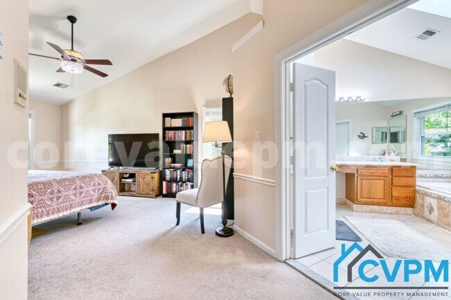Building Photo - 13017 Weiss Dr