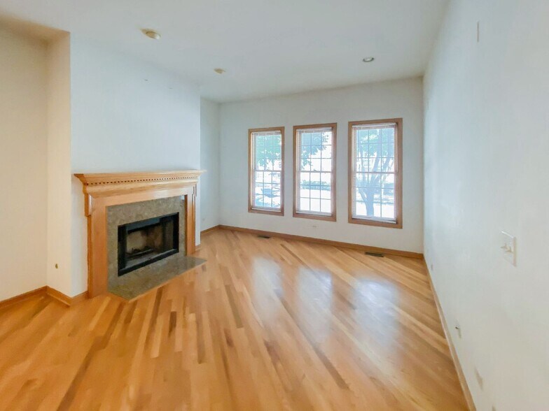 Building Photo - 1321 W Belmont Ave