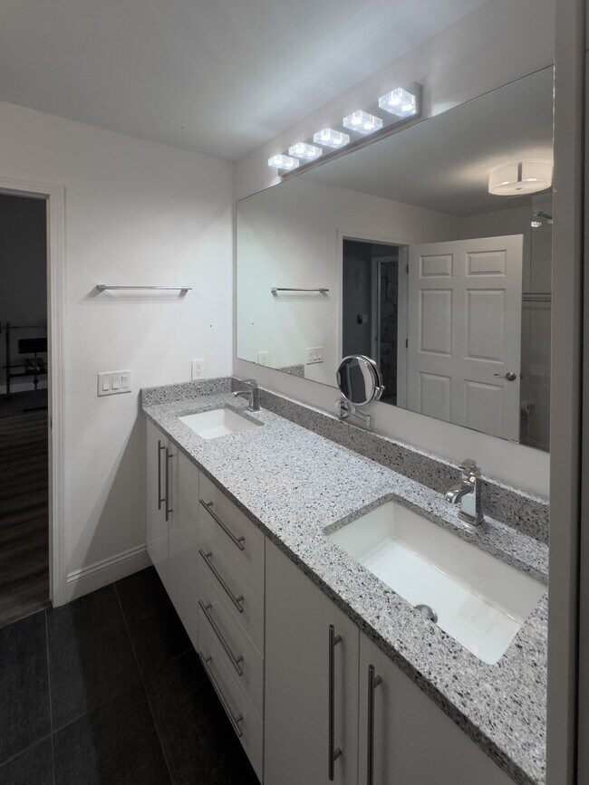 Building Photo - 931 Holbrook Cir