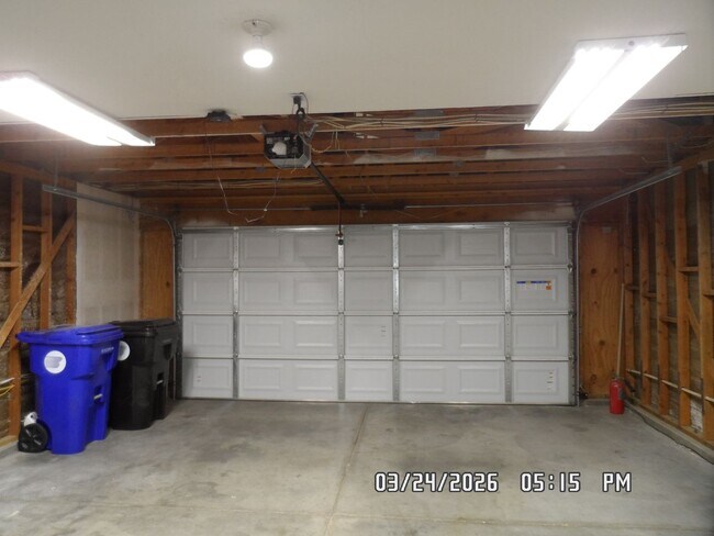 Building Photo - 3 Bedrooms, 2 Bathrooms, approx. 1112 sq. ft., 2 Car Garage, Solar Panels, Internet Included. Cos...