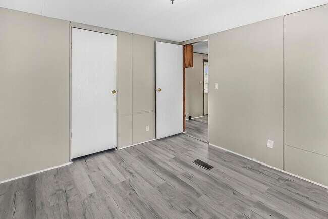 Building Photo - 534 SE 650th Rd