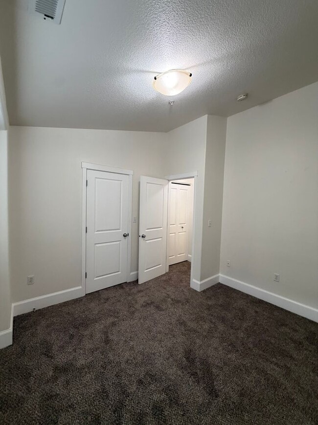 Building Photo - 18425 SW Stepping Stone Dr