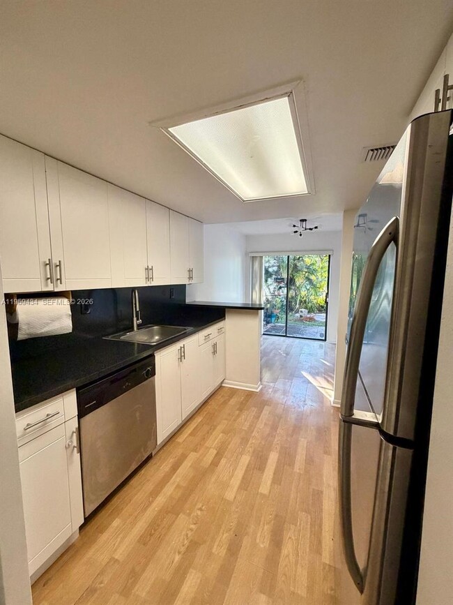 Building Photo - 15832 SW 91st Ct