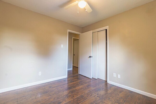 Building Photo - 4BR/1.5BA split-level in Grandview Heights