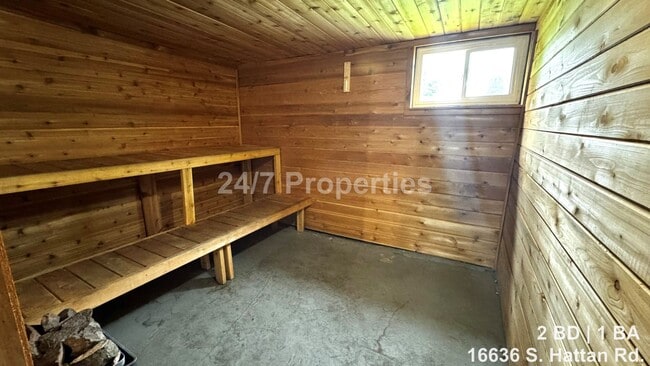 Building Photo - 2BD | 1BA Farmhouse with Garage, Shop, Sauna! - Oregon City