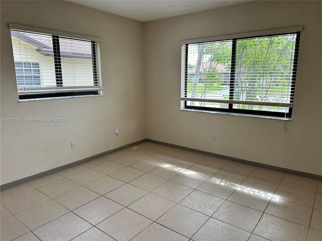 Building Photo - 5828 SW 117th Terrace