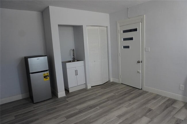 Building Photo - 2326 S Peninsula Dr