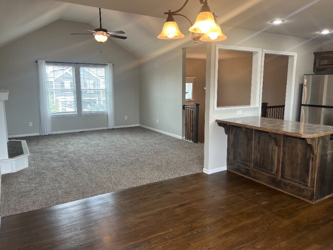 Building Photo - 904 N Cypress Cir