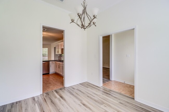 Building Photo - 14081 Oak View Cir