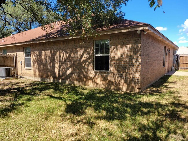 Building Photo - 1611 Libby Ln