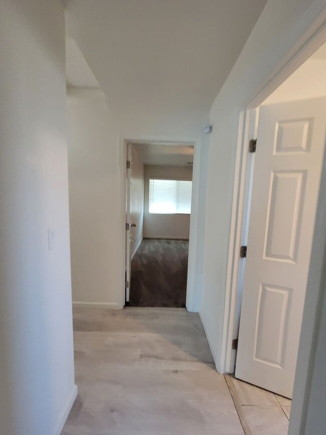 Building Photo - Beautiful 3 Bedroom 2 Bathroom Home in SW Visalia!