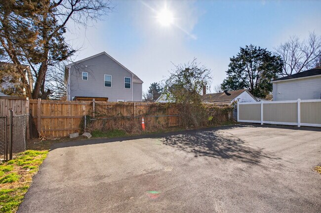 Building Photo - 2818 Tidewater Dr