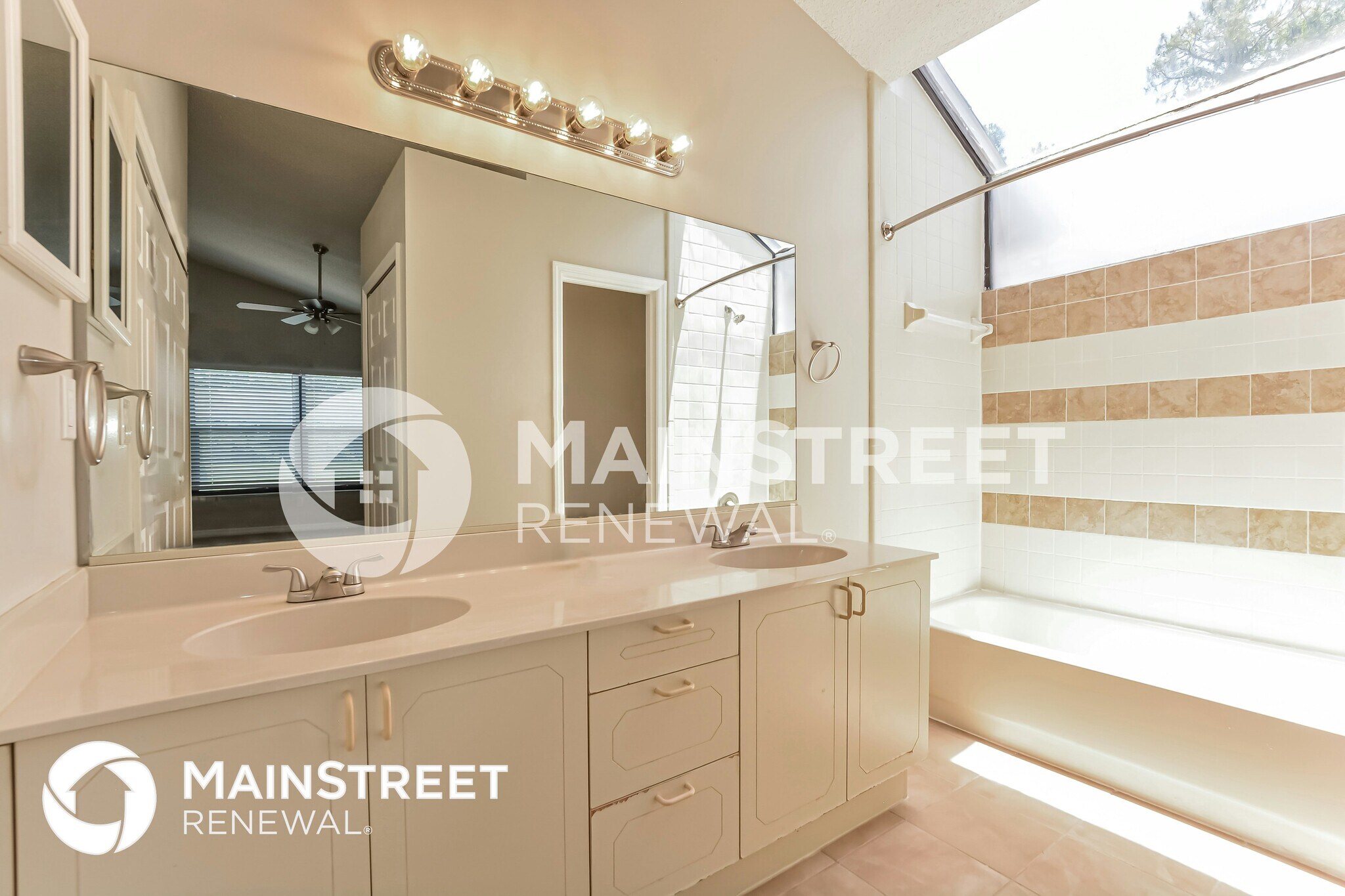 Building Photo - 969 Belleflower Dr