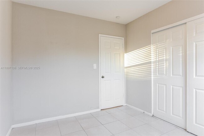 Building Photo - 417 SW 22nd Terrace