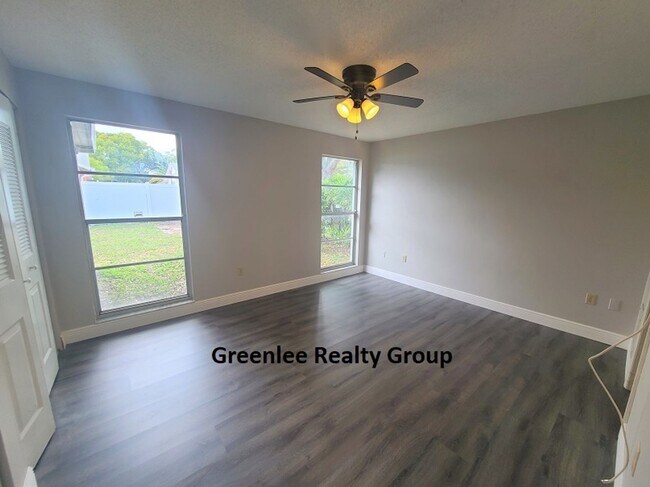 Building Photo - Updated 3 bed/2 bath home in Seven Springs...