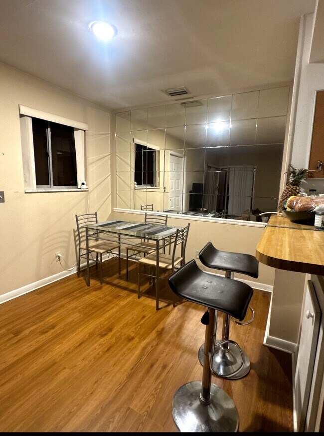 Building Photo - 1839 Fairview Villas Dr