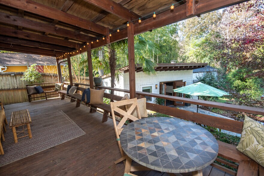 Building Photo - 1096 Oakfield Dr SE