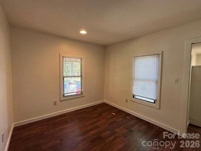 Building Photo - 534 Logan St