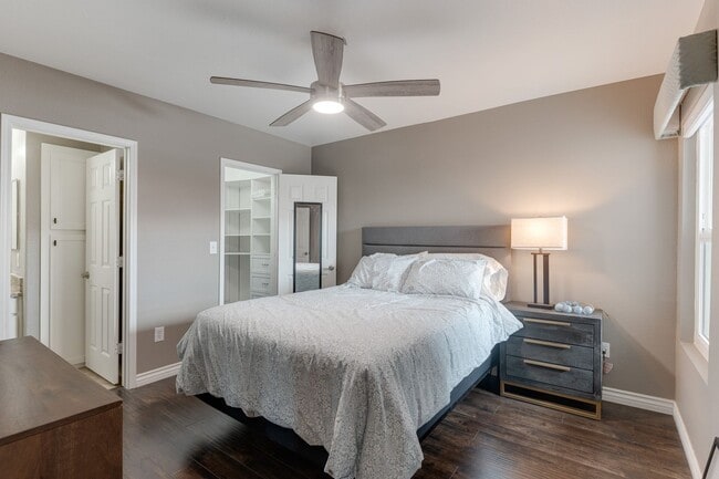 Building Photo - Bright & Airy 2-Bedroom Condo with Dual Su...