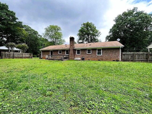 Building Photo - 3609 Lynn Rd