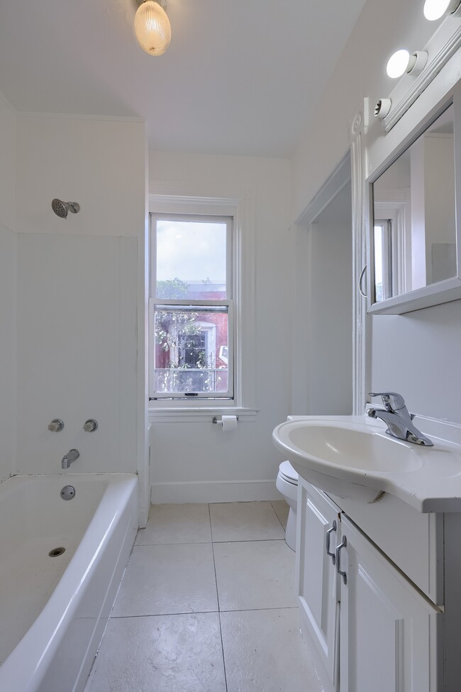 Building Photo - 464 Lafayette St