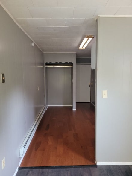 Building Photo - 511 W Centre St