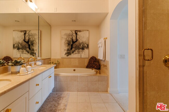 Building Photo - 11847 Gorham Ave