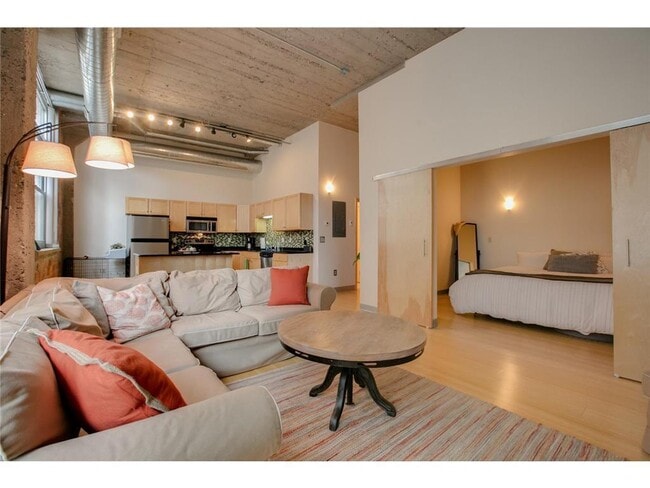 Building Photo - 521 S 7th St