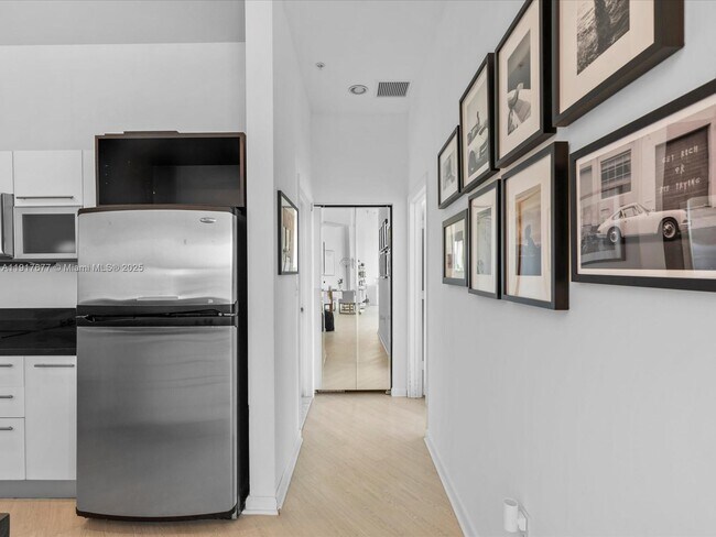 Building Photo - 253 NE 2nd St