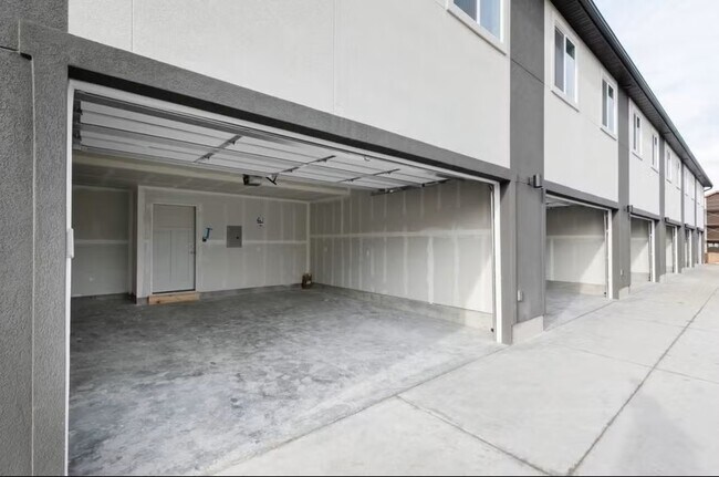 Building Photo - NT 3376