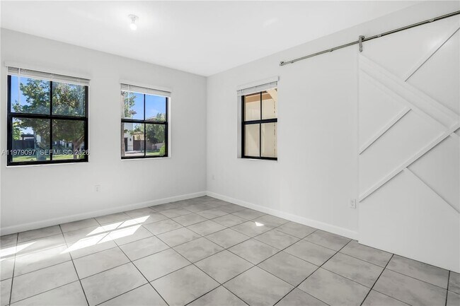 Building Photo - 2541 SE 1st St