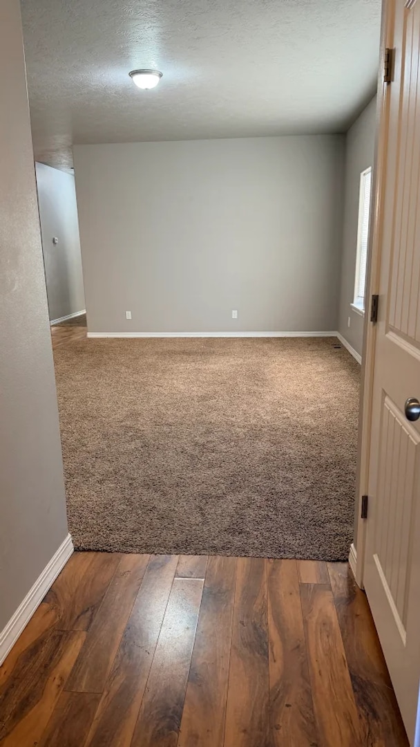 Building Photo - 3bed 2bath duplex, all appliances included, 2 car garage