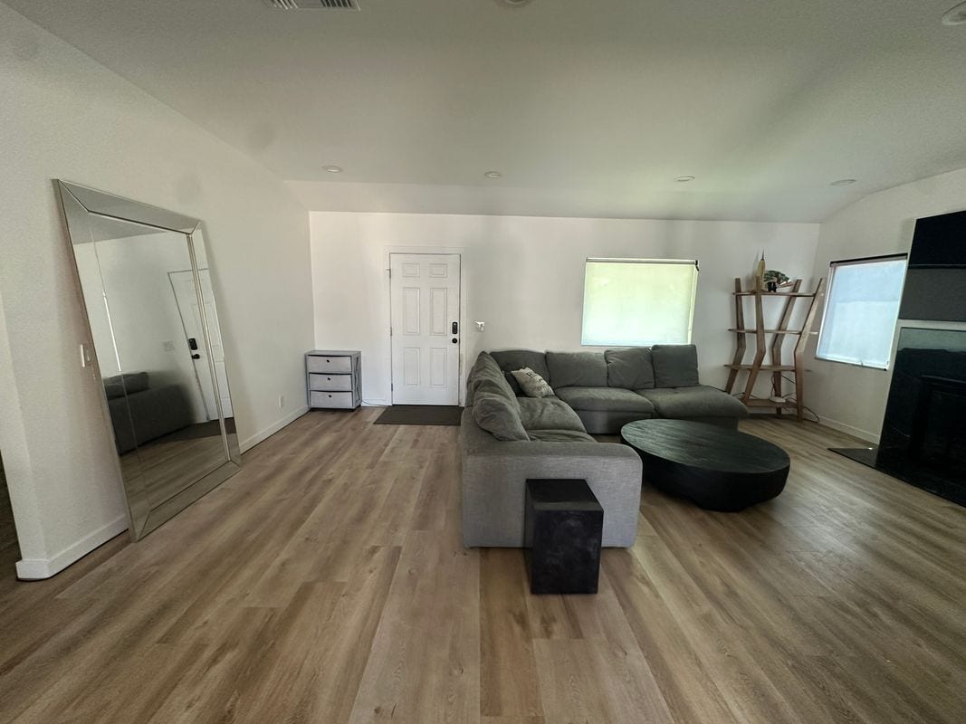 Building Photo - 3905 Gaviota Ave