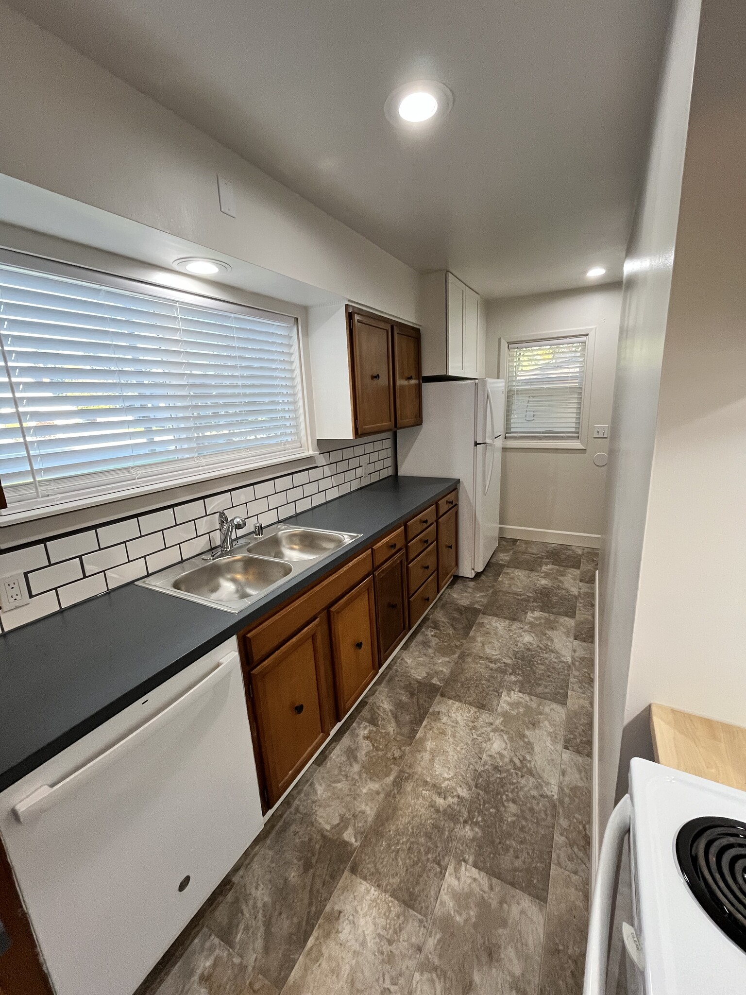Building Photo - 303 N Bowdish Rd