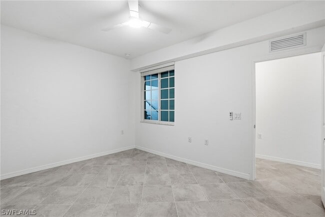 Building Photo - 15375 Grn Acrs Ave