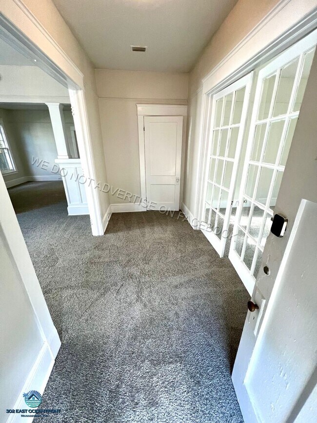 Building Photo - Spacious 2 Bedroom Home