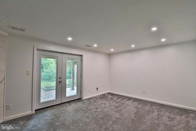 Building Photo - 8 Donagh Ct