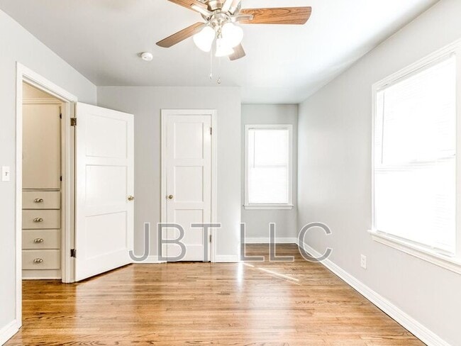 Building Photo - 314 W Peach St