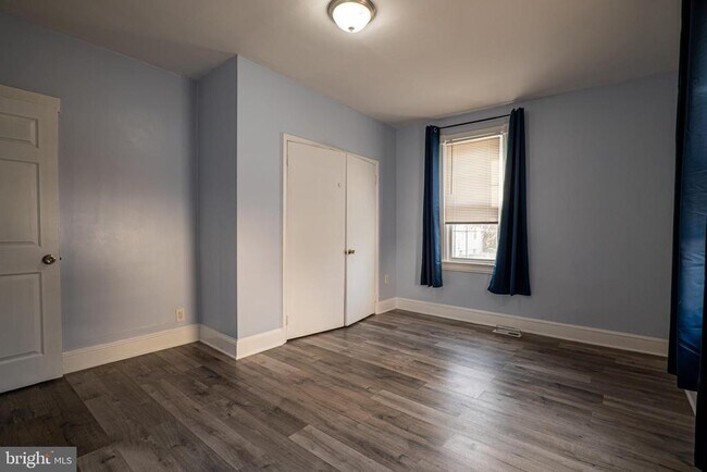 Building Photo - 241 Victoria St