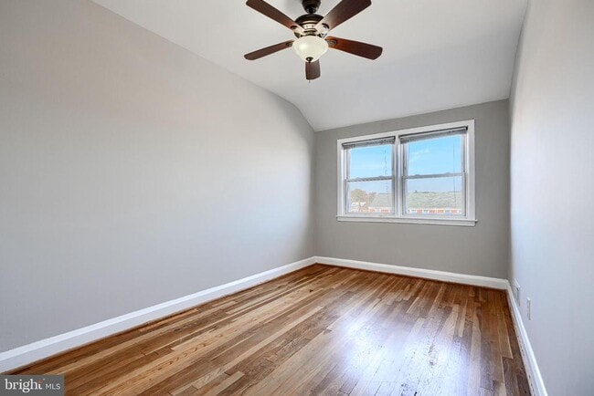 Building Photo - 817 N Marlyn Ave