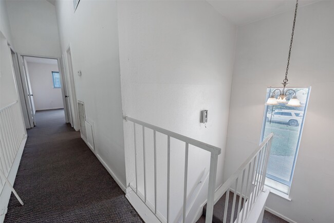 Building Photo - 1915 Mustang Springs Dr