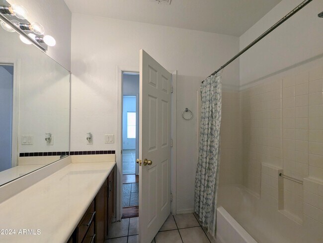 Building Photo - 1530 E Branham Ln
