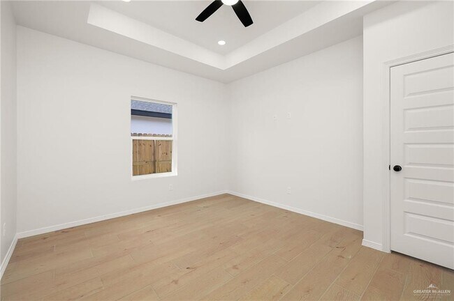 Building Photo - 13 S Links Dr